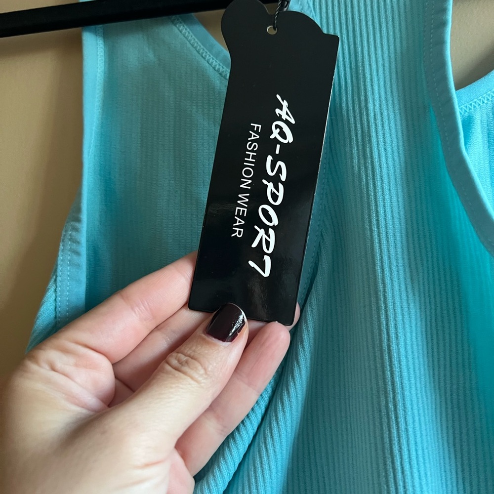 Blue Zip-Front Ribbed Crop Top - Picture 3 of 5